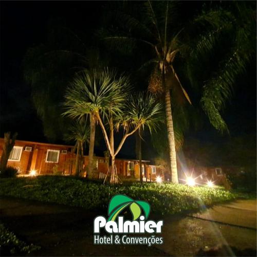 Taman di luar Palmier Hotel & Convenções
