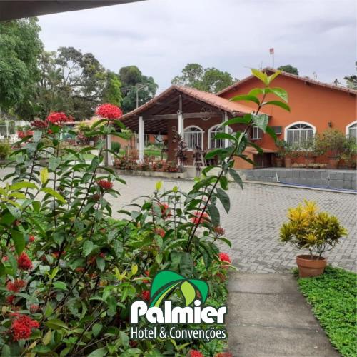 Taman di luar Palmier Hotel & Convenções