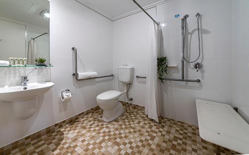 Ένα μπάνιο στο Coachmans Inn Warwick