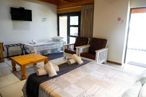 Katil atau katil-katil dalam bilik di Ikaia River Lodge