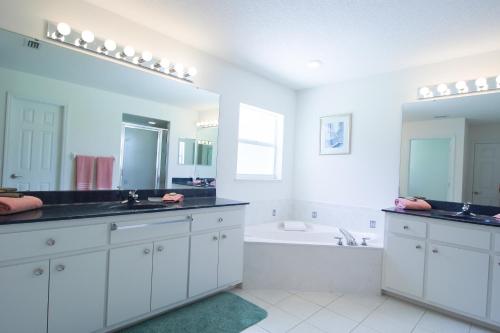 O baie la Spacious modern pool home, Family & Golf trips - 4727 home