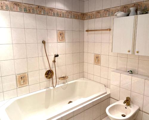 Bilik mandi di Apartment Linda