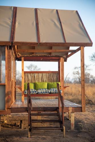 マンイェレティ・ゲーム・リザーブにあるBuffelshoek Tented Campのギャラリーの写真