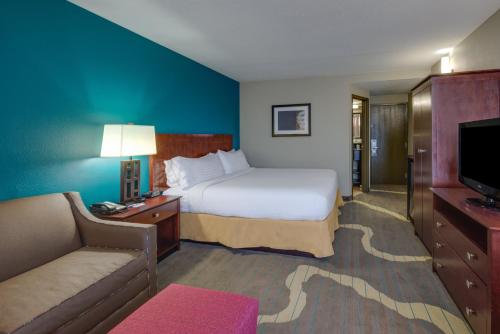 Foto dalla galleria di Holiday Inn Express Washington DC East- Andrews AFB, an IHG Hotel a Camp Springs