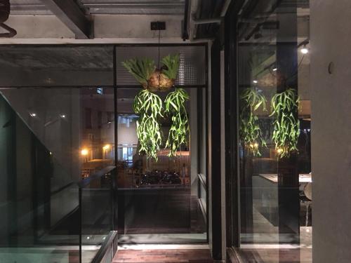 a room with a window with a potted plant at PAPO'A Hotel in Kaohsiung