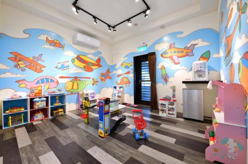 a childs play room with a rocket and airplane mural at Windsor's Vanilla Garden B&B in Jiufen