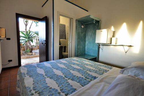 a bedroom with a large bed and a bathroom at Felline In Bed&Breakfast Dimora di Charme el Salento in Felline