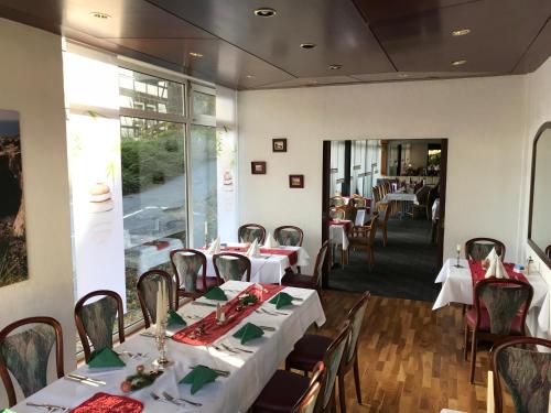 Un restaurante o sitio para comer en Hotel Martina