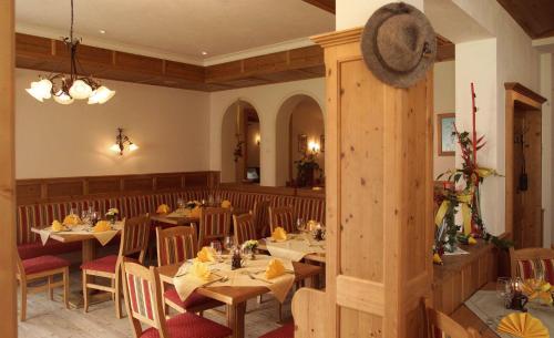 Un restaurante u otro lugar para comer en Feriendorf Ponyhof