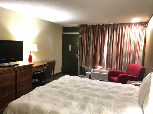 A bed or beds in a room at Americas Best Value Inn - Wilson