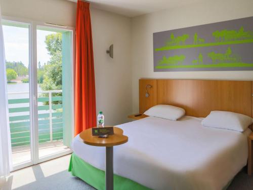 Кровать или кровати в номере ibis Styles Bourbon Lancy