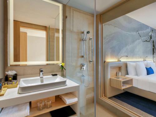 Koupelna v ubytování Novotel Ahmedabad