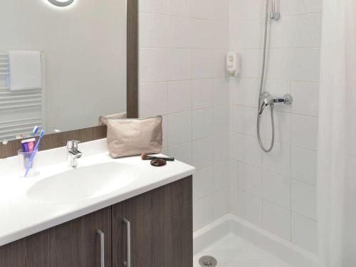 Koupelna v ubytování Aparthotel Adagio Access Toulouse St Cyprien