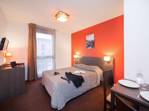 Säng eller sängar i ett rum på Aparthotel Adagio Access Poitiers