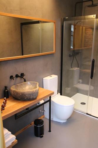 a bathroom with a sink and a toilet at 13 suites in León