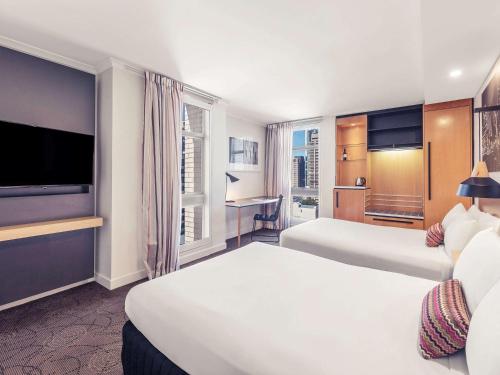 Postel nebo postele na pokoji v ubytování Mercure Brisbane King George Square