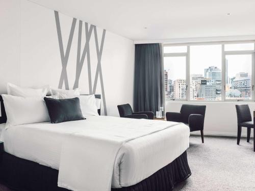 Quay West Suites Melbourne Image