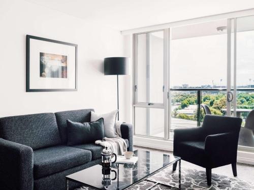 Quay West Suites Melbourne Image