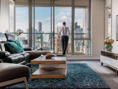 Quay West Suites Melbourne Image