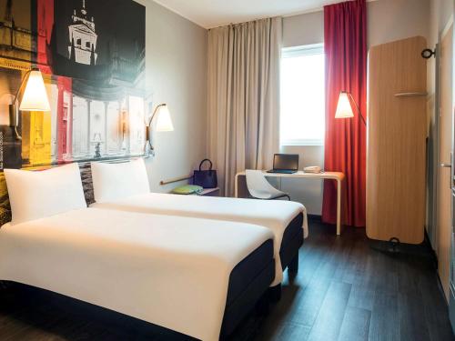 Postel nebo postele na pokoji v ubytování Ibis Milano Fiera