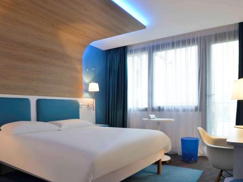 Un pat sau paturi într-o cameră la ibis Styles Montelimar Centre