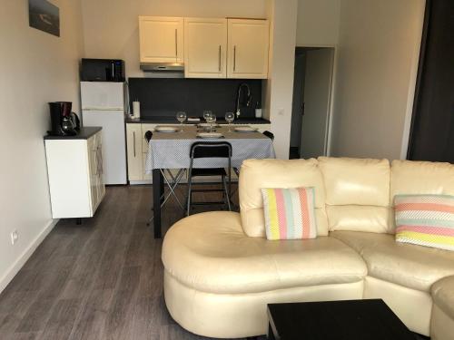 Η κουζίνα ή μικρή κουζίνα στο Les Locations du Bassin Appartements Alexandre