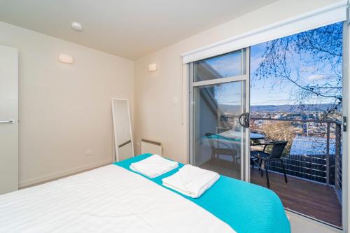 Ένα ή περισσότερα κρεβάτια σε δωμάτιο στο Launceston Views Townhouses