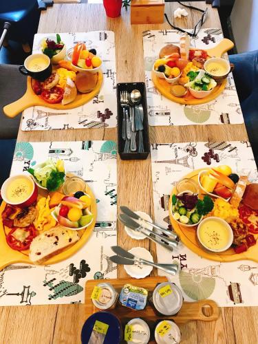 a wooden table with plates of food on it at 茶田關舍民宿Tea Paddy B&B in Guanshan