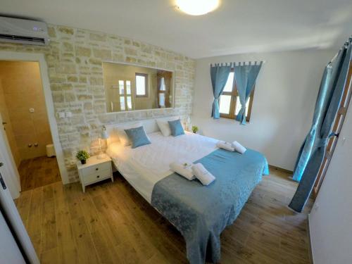 Un pat sau paturi într-o cameră la Villa NOAH