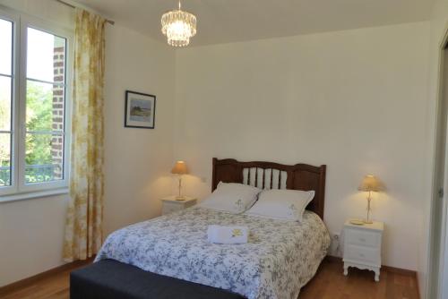 Ένα ή περισσότερα κρεβάτια σε δωμάτιο στο Gîte La Maison d'Edouard