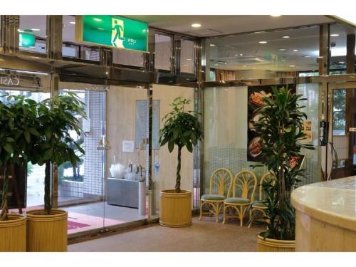 Ο χώρος του λόμπι ή της ρεσεψιόν στο Smile Hotel Nagoya Shinkansenguchi
