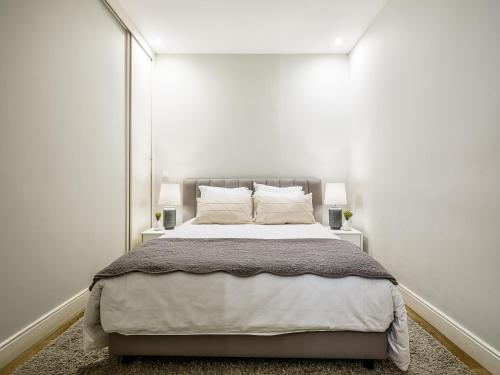 Un ou plusieurs lits dans un hébergement de l'établissement Oporto View Apartments