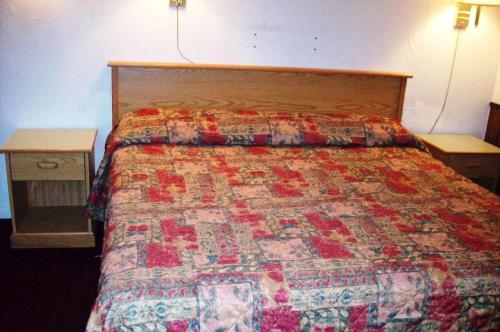 Postel nebo postele na pokoji v ubytování Hilander Motel