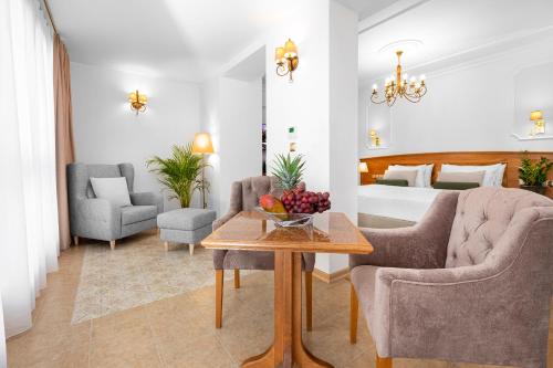 a living room with two chairs and a table at Ventus Rosa Boutique Aparthotel in Kraków