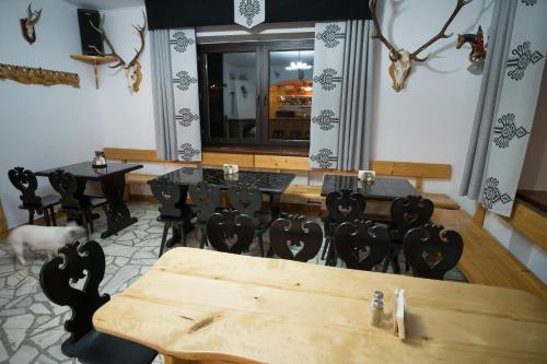 a restaurant with tables and chairs in a room at Willa Pod Wierchami in Zakopane