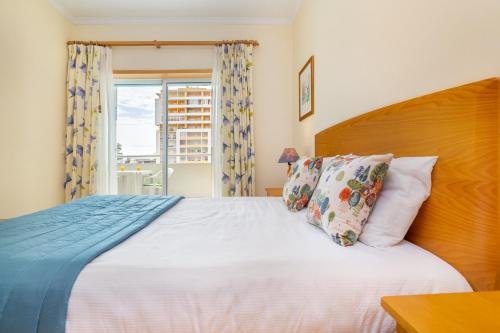 Ένα ή περισσότερα κρεβάτια σε δωμάτιο στο 405 - Faia OceanSide by Encantos do Algarve