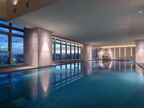 Bazén v ubytování Sofitel Foshan Shunde nebo v jeho okolí