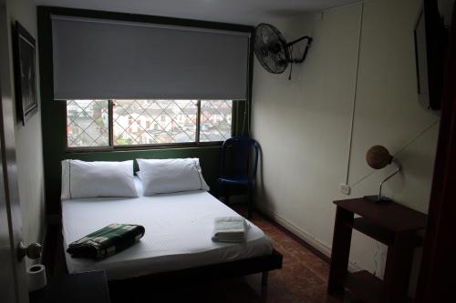Postel nebo postele na pokoji v ubytování HotelIam Armenia - Encanto y descanso en el corazon del Quindio