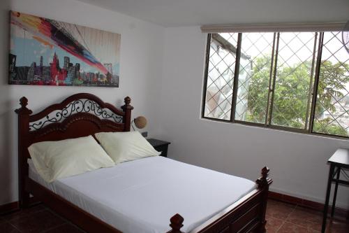 Postel nebo postele na pokoji v ubytování HotelIam Armenia - Encanto y descanso en el corazon del Quindio