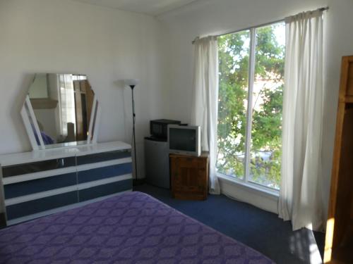 Кровать или кровати в номере Wilshire Orange Hotel