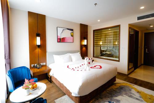 Ένα ή περισσότερα κρεβάτια σε δωμάτιο στο Grand Phoenix Hotel Bac Ninh