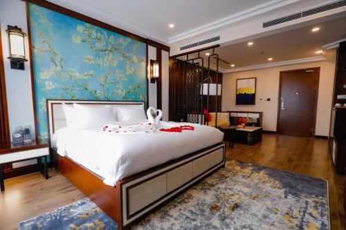 Ένα ή περισσότερα κρεβάτια σε δωμάτιο στο Grand Phoenix Hotel Bac Ninh