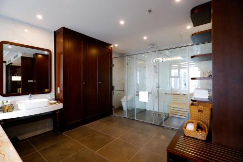 Ένα μπάνιο στο Grand Phoenix Hotel Bac Ninh