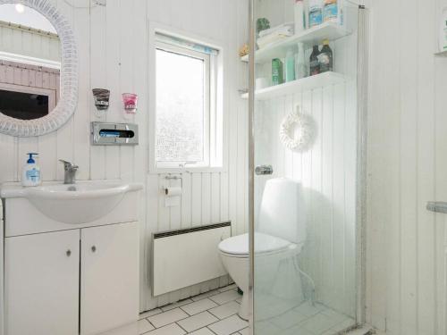 Ванная комната в Holiday home Grenaa XIX