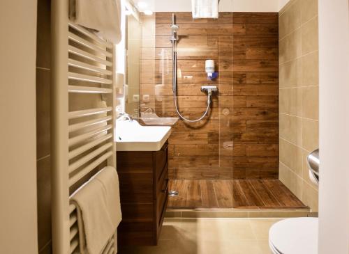 a bathroom with a shower and a sink at Seehotel zur Post in Tegernsee