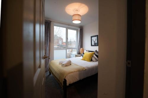 Gallery image of Air Host and Stay - Apartment 5 Broadhurst Court sleeps 6 minutes from town centre in Stockport