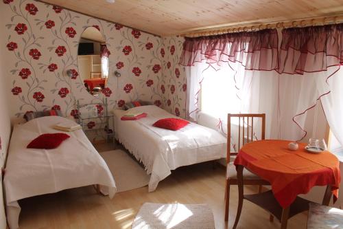 Postel nebo postele na pokoji v ubytování Aikarali Home Accommodation