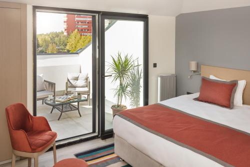 Postel nebo postele na pokoji v ubytování TRYP by Wyndham Ankara Oran