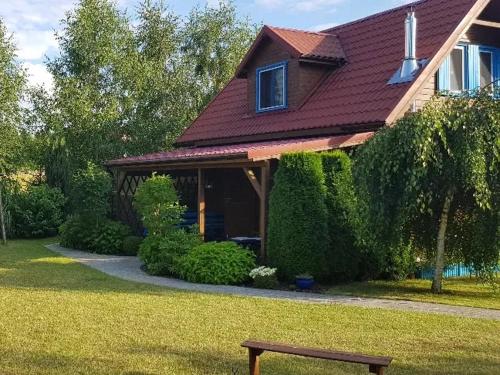 Vonkajšia záhrada v ubytovaní LELE-LAKE super domek Mazury