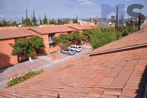 an overhead view of a street with houses and cars at Suite Incomparable Bernardo Quintana 30D in Mendiola
